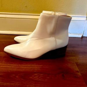 White boots size 6.5, Cityclassified brand. Never worn.